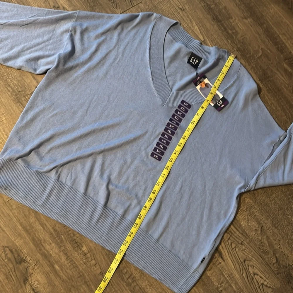 GAP English Manor V-Neck Knit - Picture 14 of 16